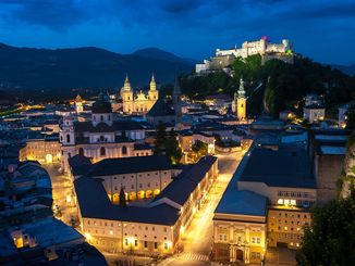 Stadt bei Nacht