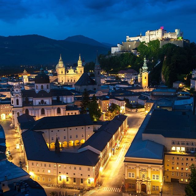 Stadt bei Nacht
